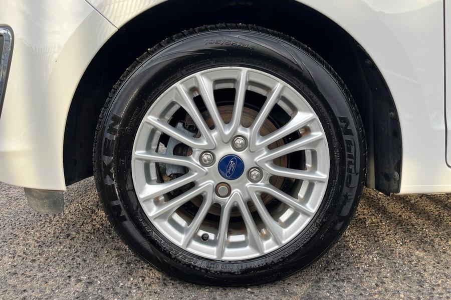 Ford KA+ Photo autoimg-56212bba6a4039fe6db58542fe6a8a51abcf397c.jpg