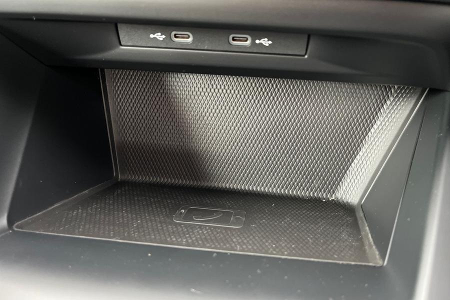 Volkswagen Golf Photo autoimg-56218cdae46201689bcf996342ab9d9bf32f2f81.jpg