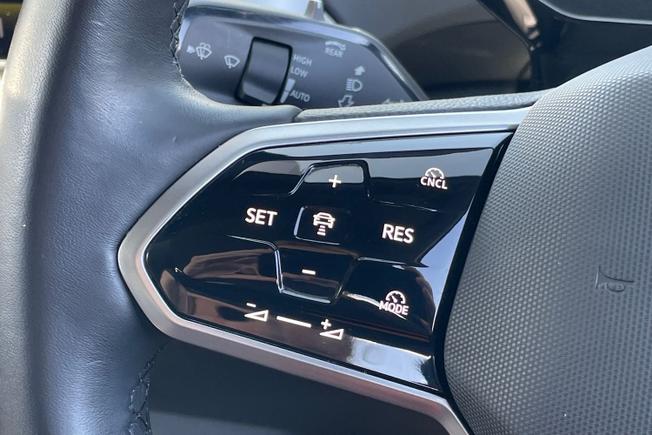 VOLKSWAGEN ID.4 Photo 16
