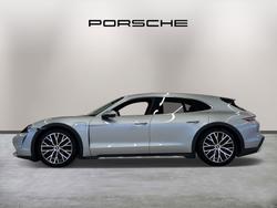 PORSCHE Taycan Photo 4