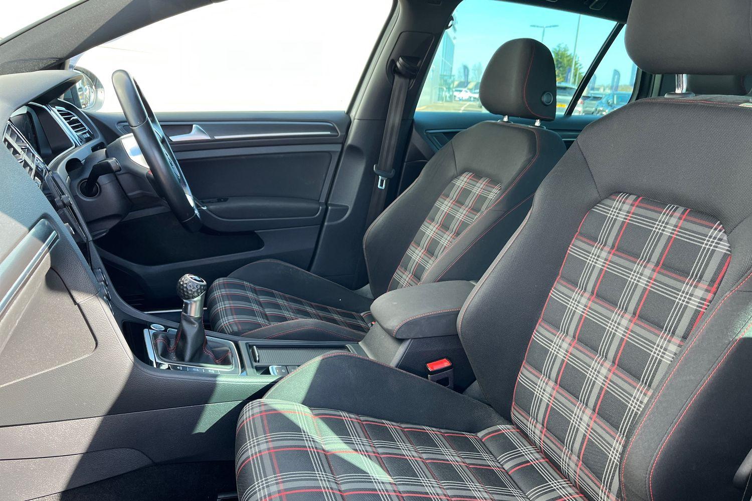 Volkswagen GOLF Photo 18