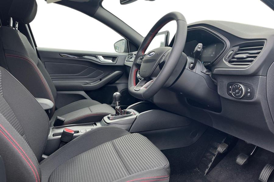 Ford FOCUS Photo autoimg-5642b6ba2558e34c151ca4c1c9d9a383816bd224.jpg