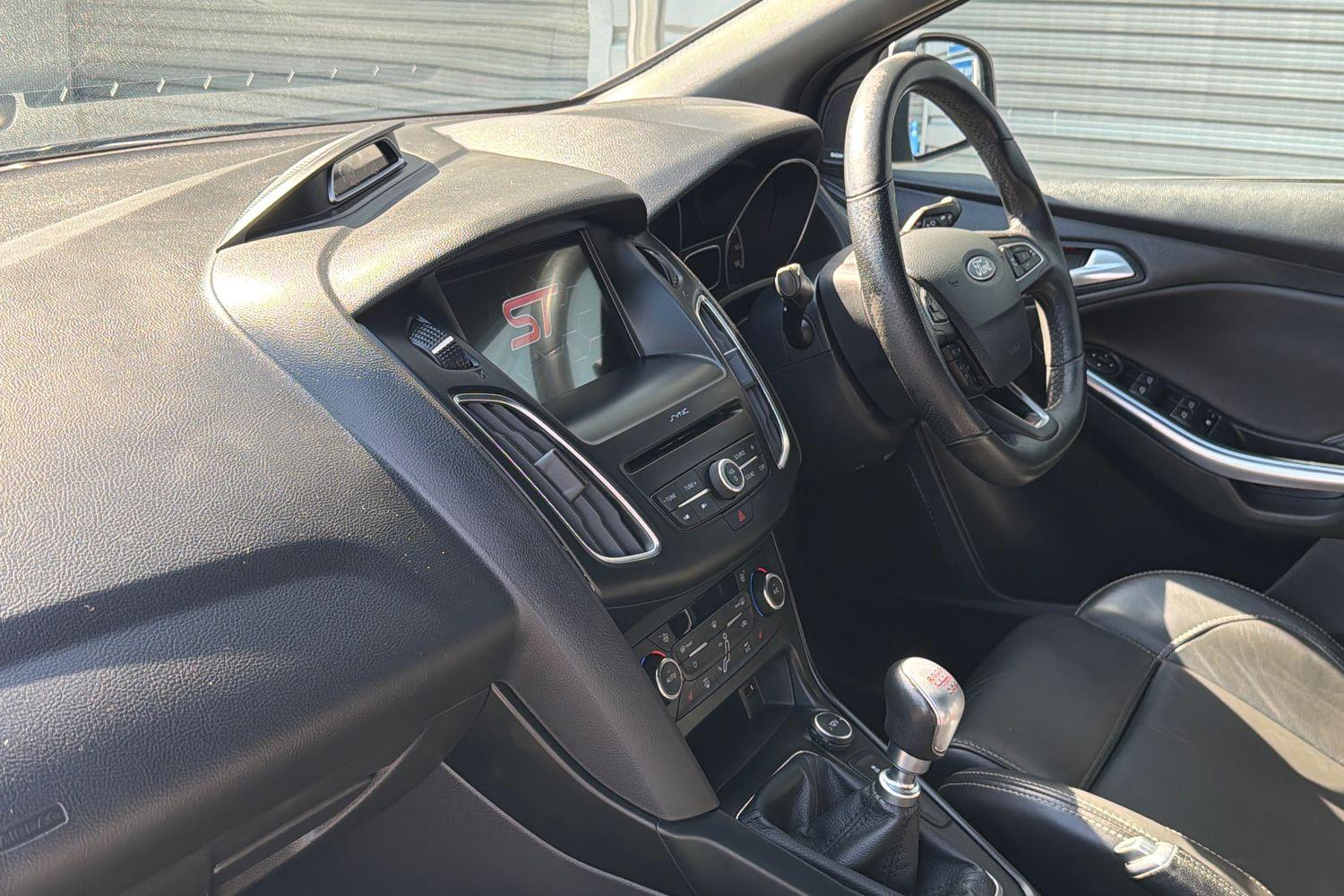 Ford FOCUS Photo 17