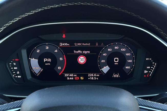 AUDI Q3 Photo 15