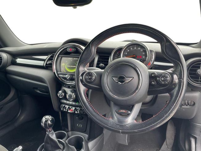 MINI Hatchback Photo 6