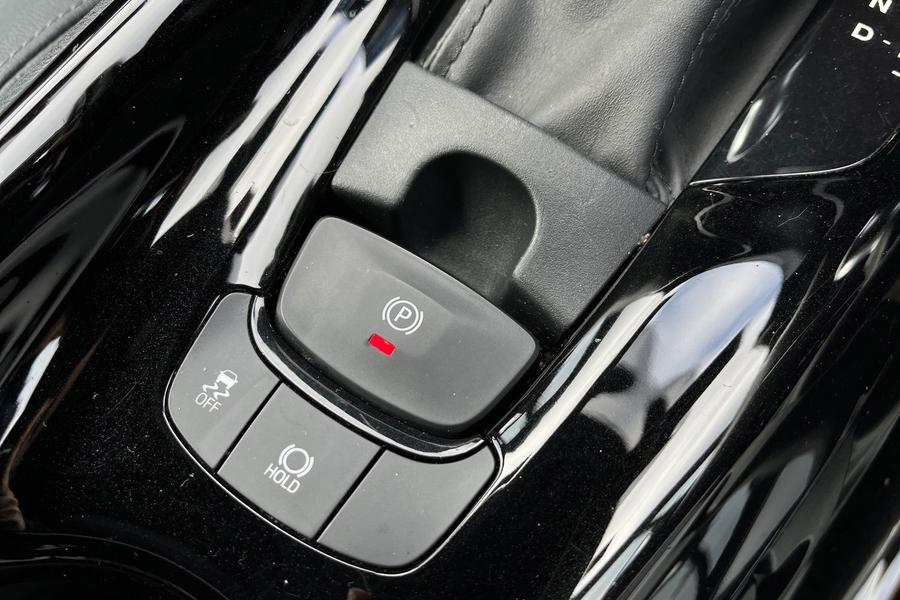 Toyota C-HR Photo autoimg-5652b36aa3762510015a62a4f03e9e3dd10d1f9f.jpg