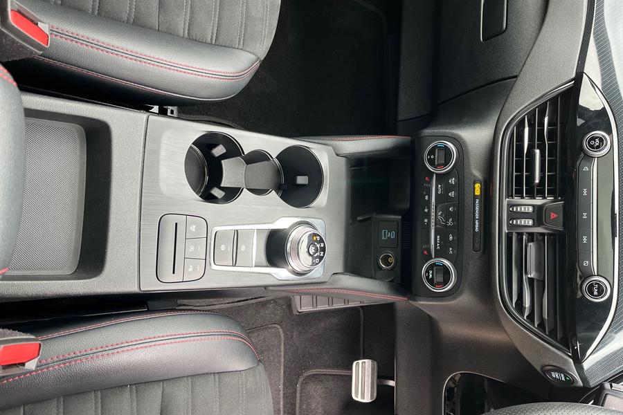 Ford Kuga Photo autoimg-5653d3f6d6ce8e93be4849de2bbf55accda90779.jpg
