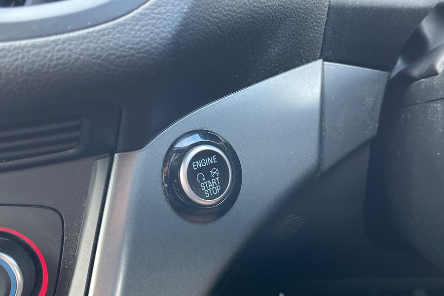 Ford Kuga Photo autoimg-5656399a19bc4666fca87a1163a59a496d9e152f.jpg