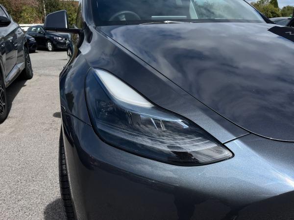 TESLA Model Y Photo autoimg-565ca1f21b9ccbeec61323d16f804b2595546b76.jpg