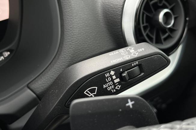 AUDI  SQ2 Photo 36