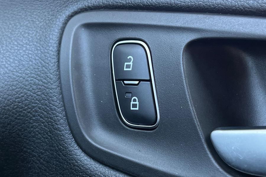 Ford KUGA Photo autoimg-566ad4ec12be198dfb67ae2c7ffcb0f6e1d64022.jpg