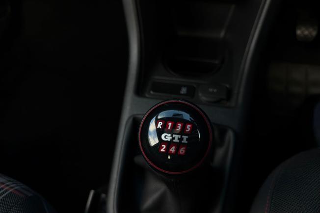 VOLKSWAGEN UP Photo 28