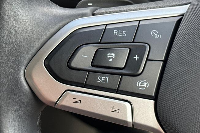 VOLKSWAGEN T-Roc Photo 16
