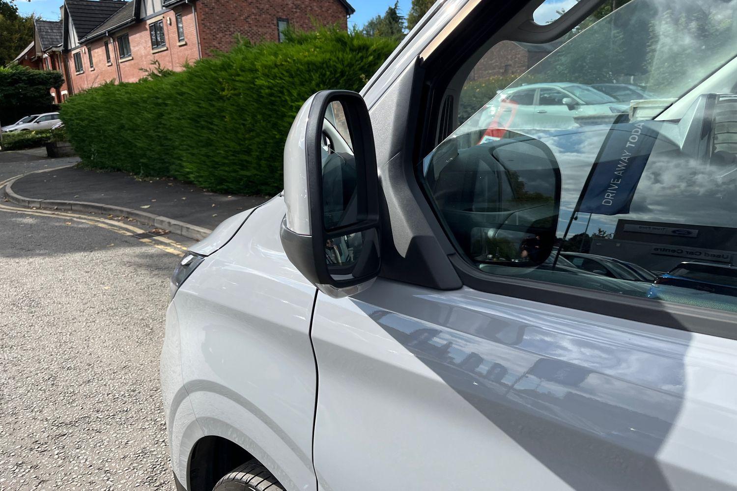 Ford TRANSIT CUSTOM Photo 22