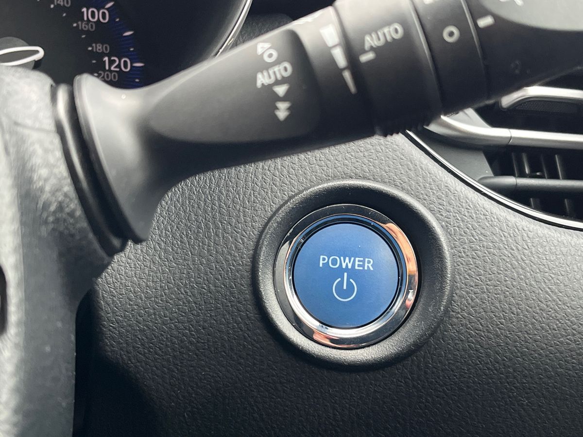Toyota C-HR Photo 37