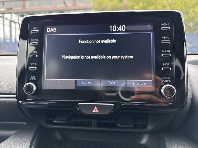 TOYOTA Yaris Photo 35