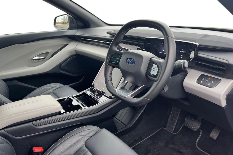 Ford Explorer Photo autoimg-56834f498942f395cfd7ef65d25d7b0df6a15eb8.jpg