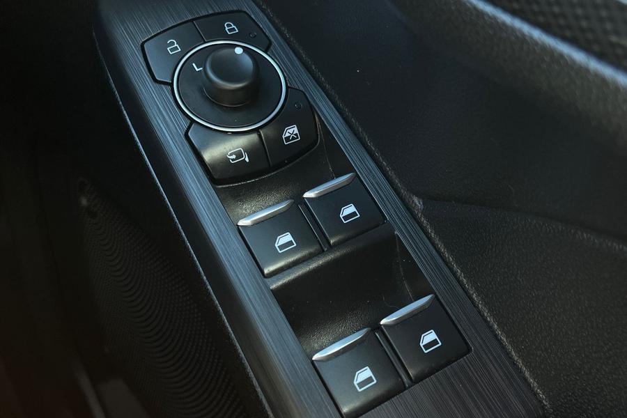 Ford Kuga Photo autoimg-56866e558a606eedd06bc60e6cce3ac73765fcc3.jpg