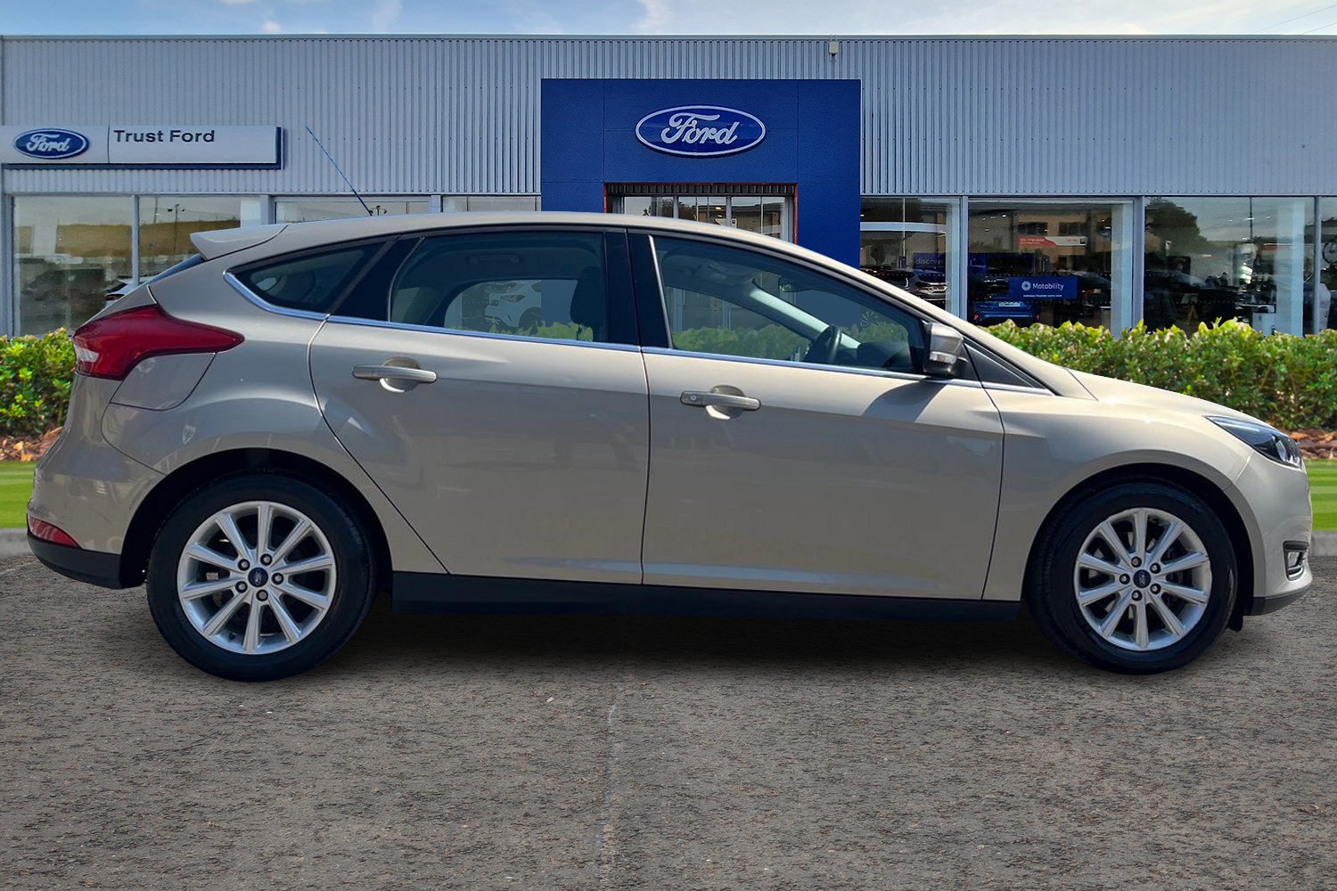 FORD FOCUS Photo 2