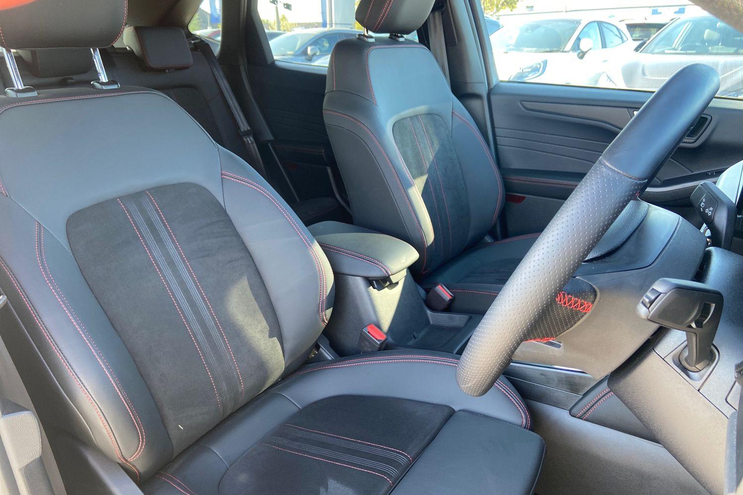 Ford KUGA Photo 16