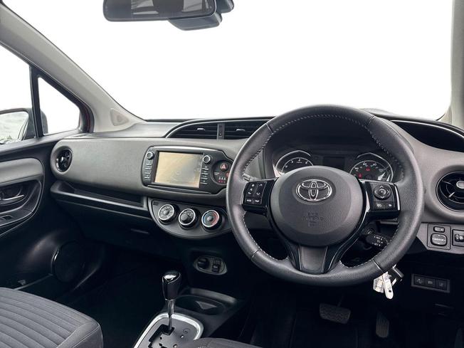 TOYOTA Yaris Photo 6