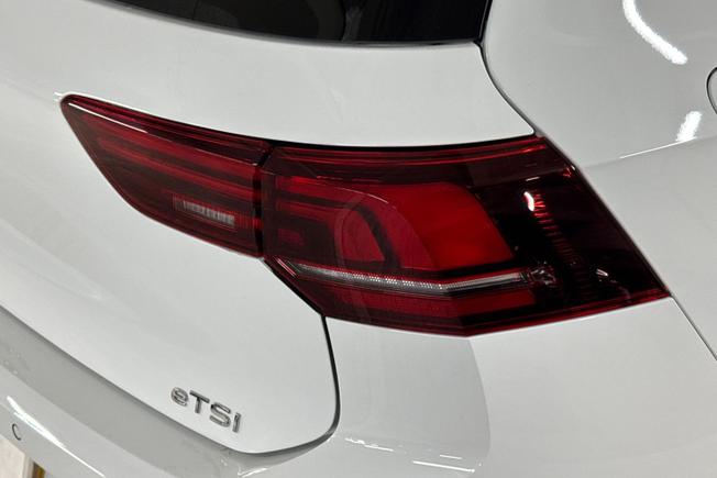 VOLKSWAGEN Golf Photo 18