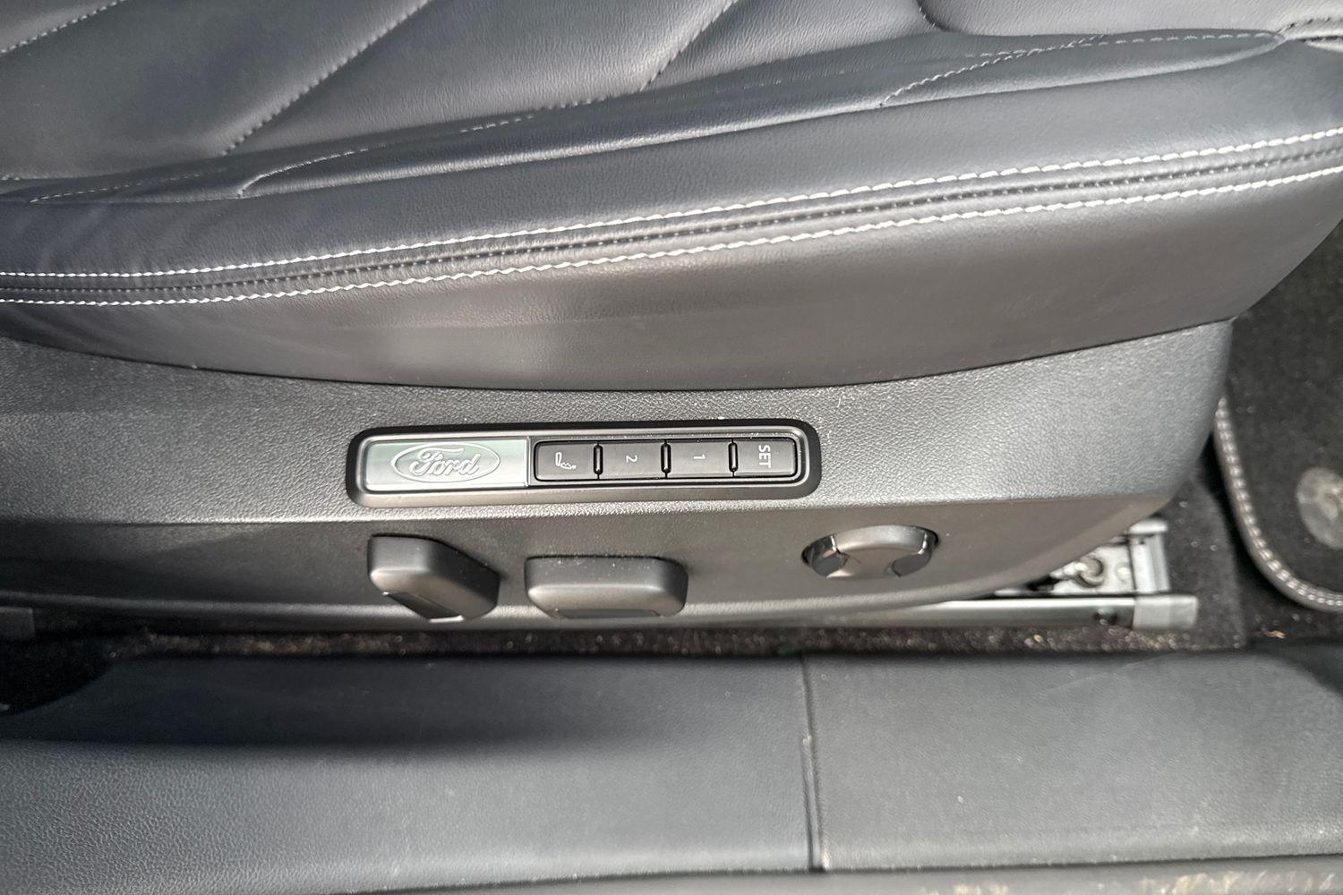 Ford Explorer Photo 29