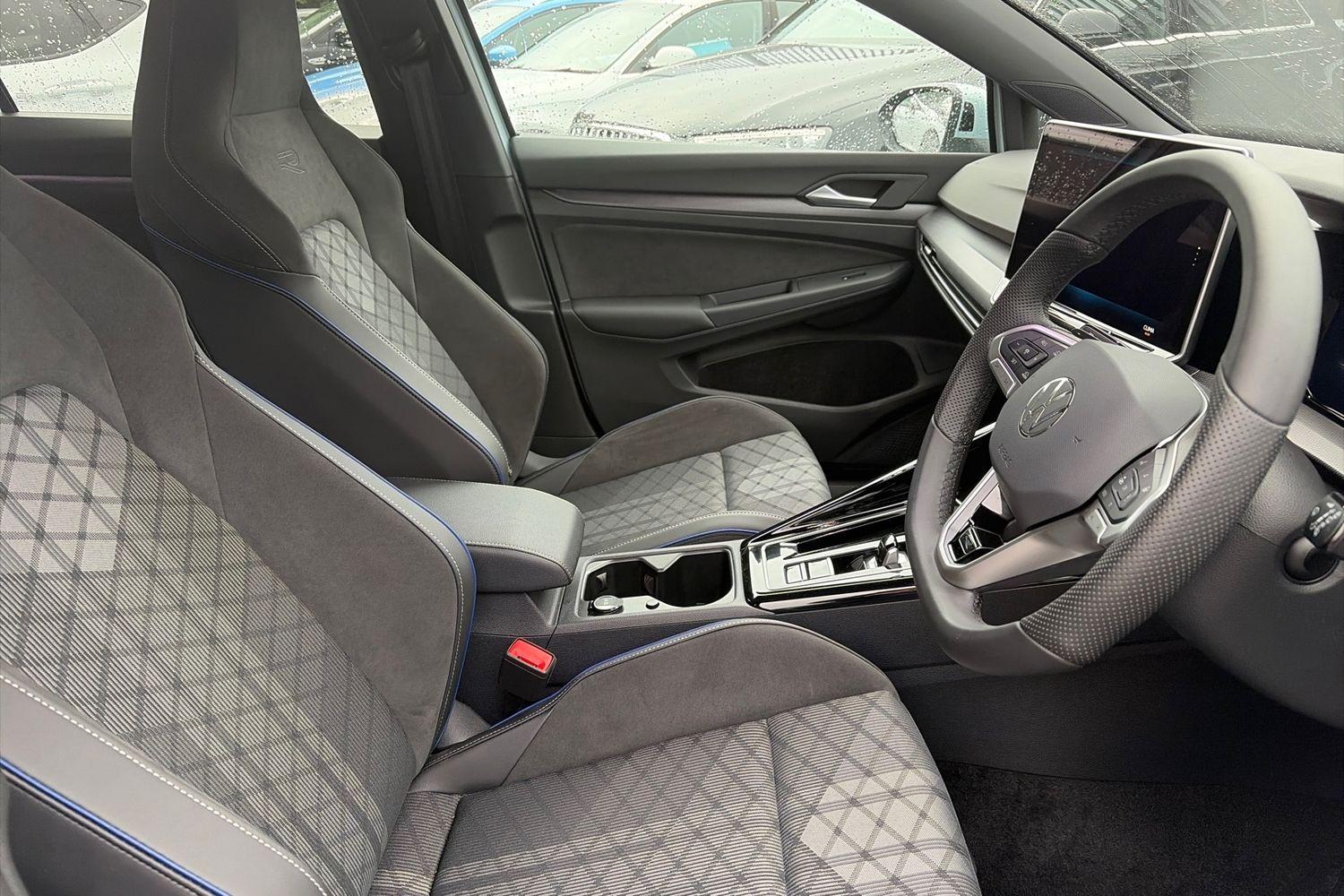 Volkswagen GOLF Photo 16