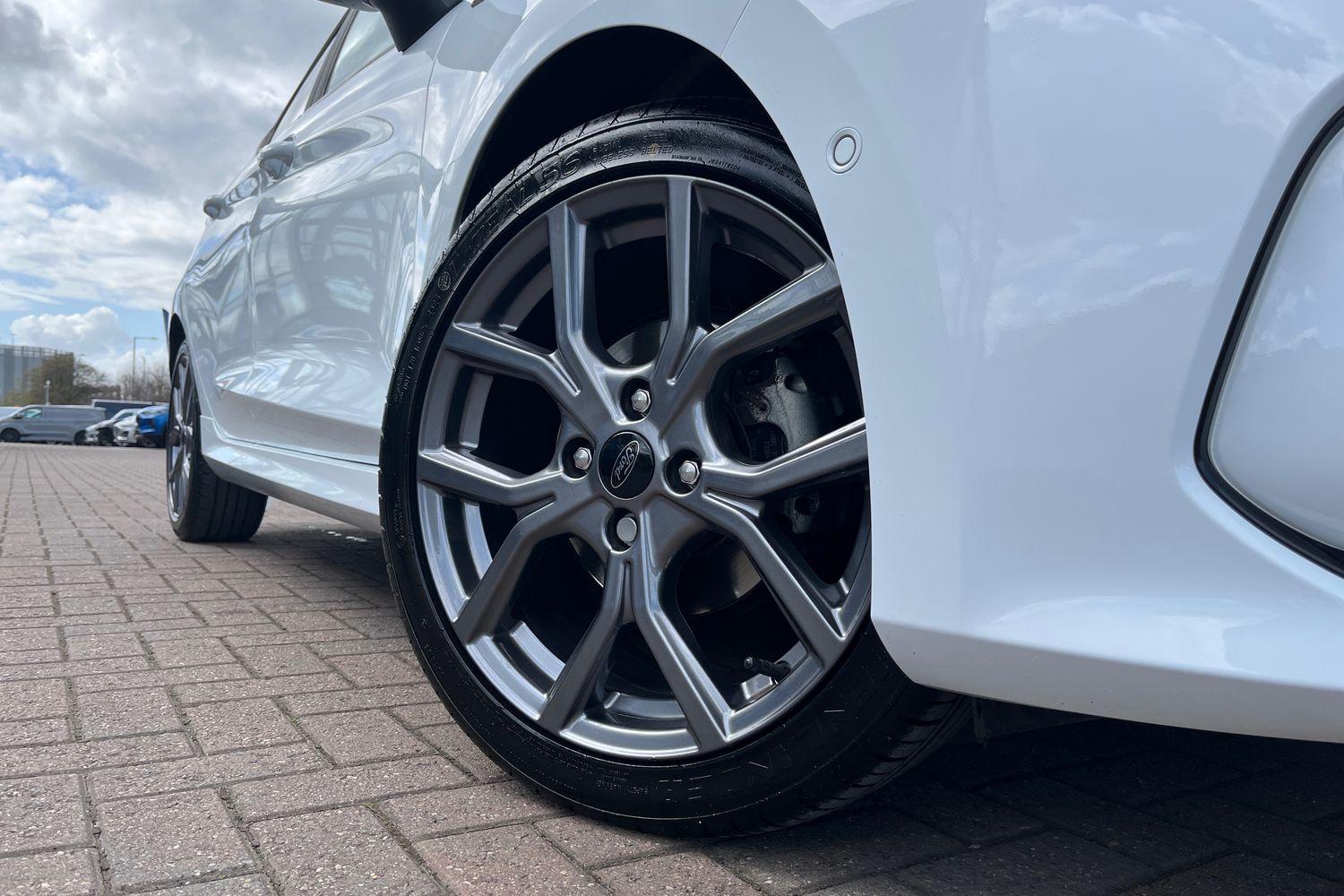 Ford FIESTA Photo 7