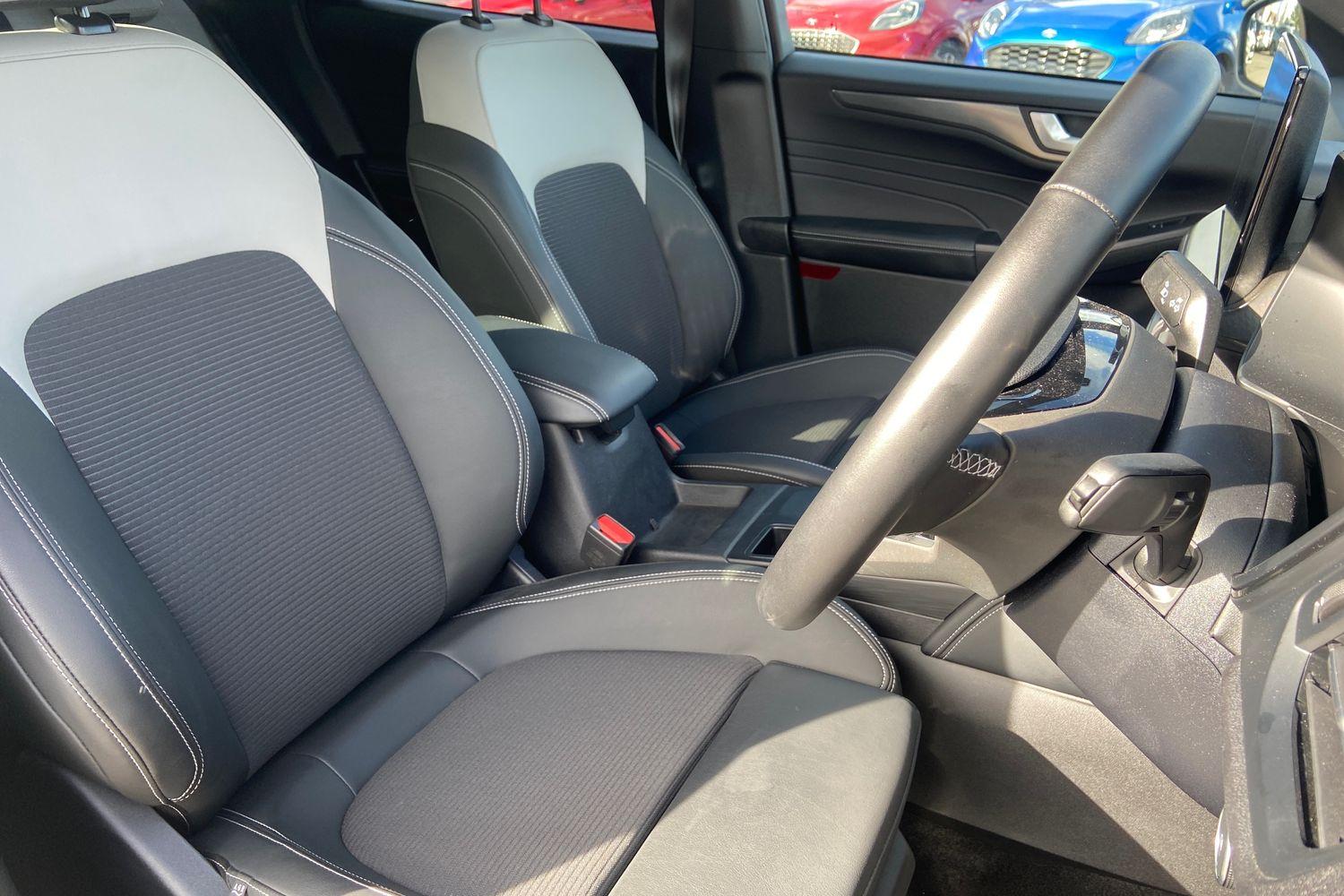 Ford KUGA Photo 16