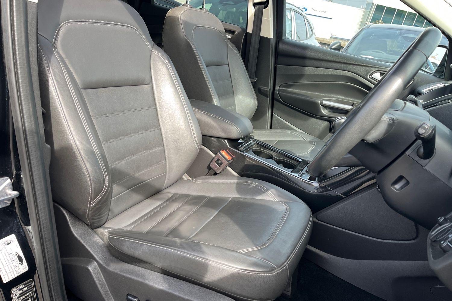 Ford KUGA Photo 16