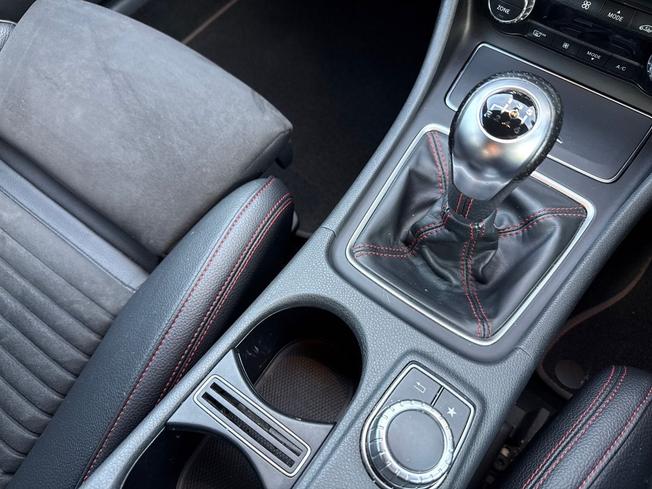 MERCEDES-BENZ GLA Photo 28