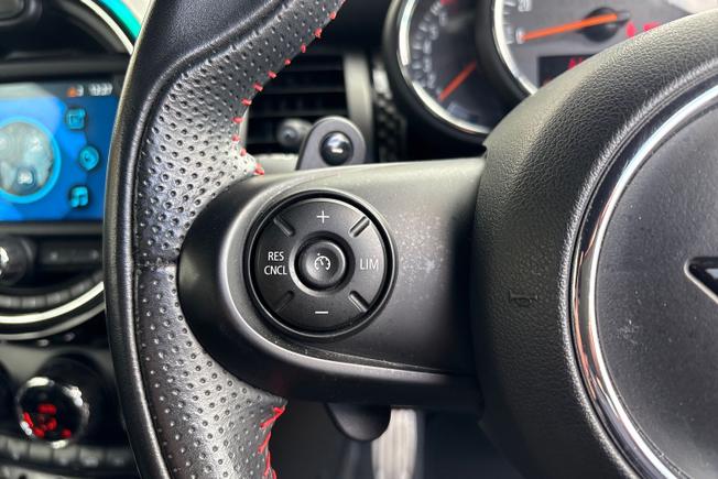 MINI Hatch Photo 16