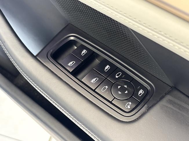 PORSCHE Taycan Photo 34