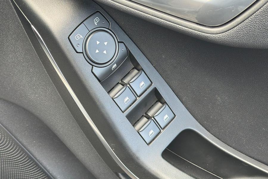 Ford FIESTA Photo autoimg-56ae4a1835c51f473f25350575e5646b3165f1d8.jpg