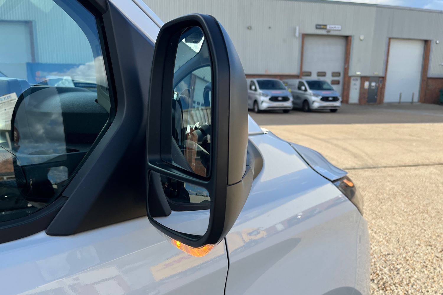 Ford E-TRANSIT CUSTOM Photo 36
