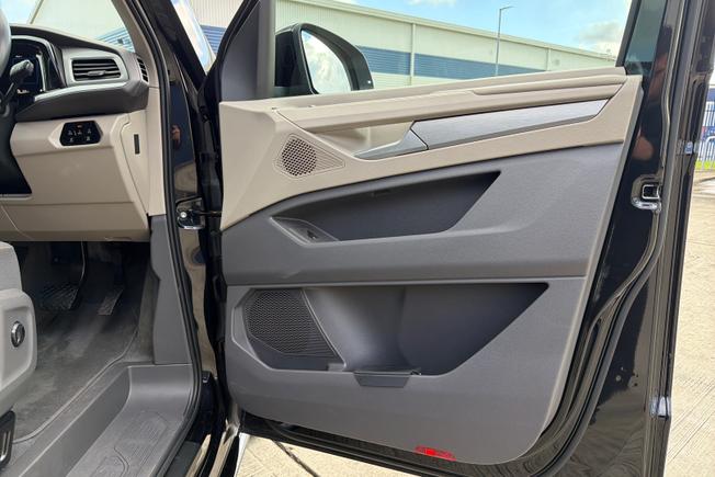 VOLKSWAGEN Multivan Photo 34
