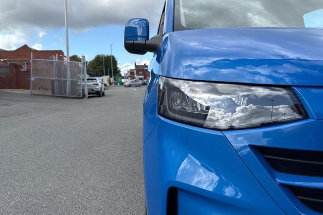 VOLKSWAGEN Transporter Photo 19