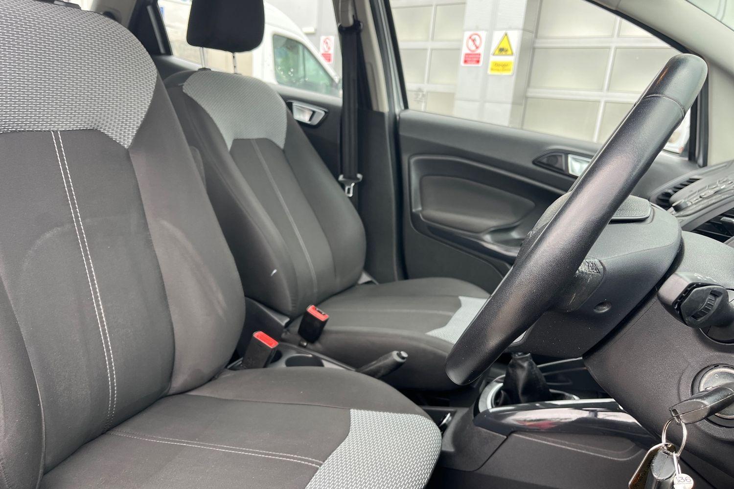 Ford EcoSport Photo 16