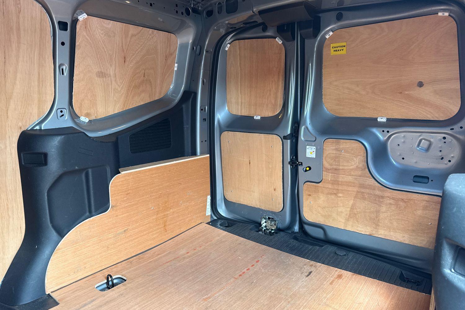 Ford TRANSIT COURIER Photo 7
