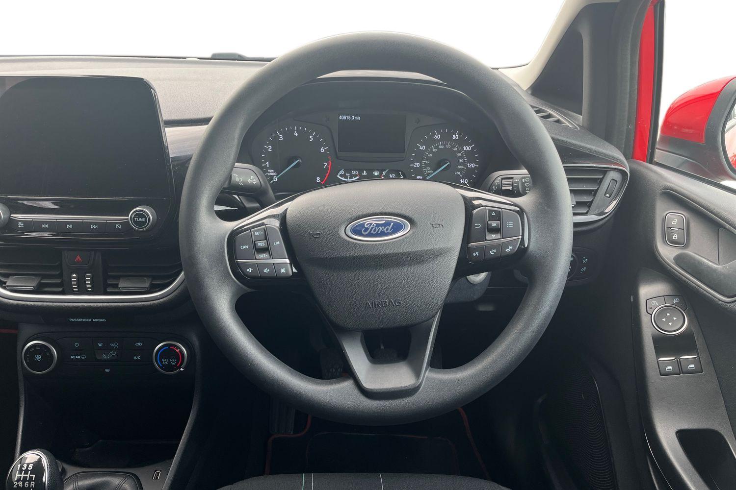 Ford FIESTA Photo 10