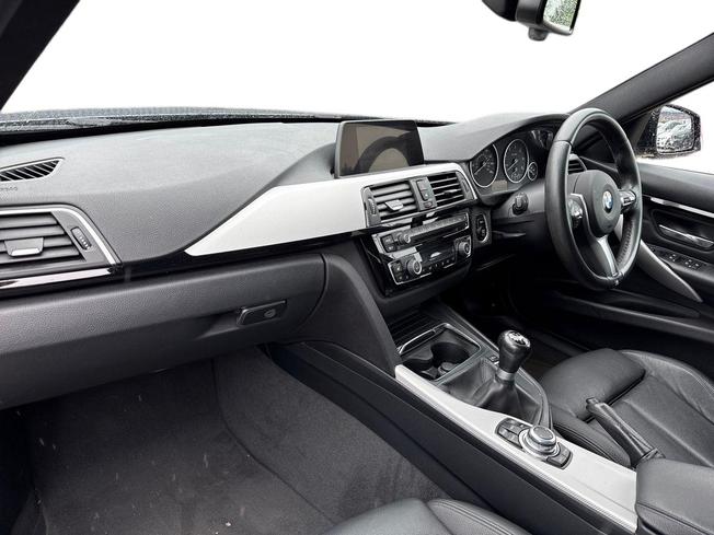 BMW 3 Series Photo 2