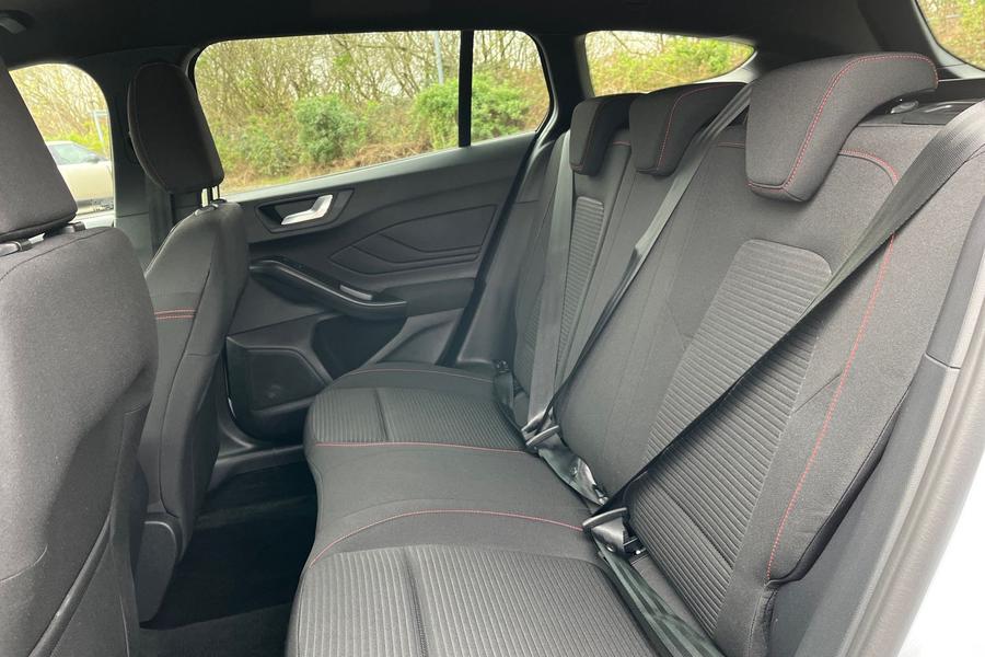 Ford FOCUS Photo autoimg-56c940d42cdd459ead52d45087fd72d0650a9c59.jpg