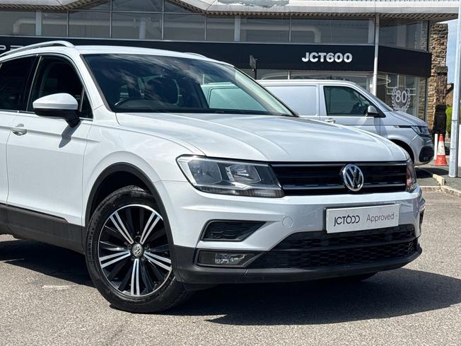 VOLKSWAGEN Tiguan Photo 24