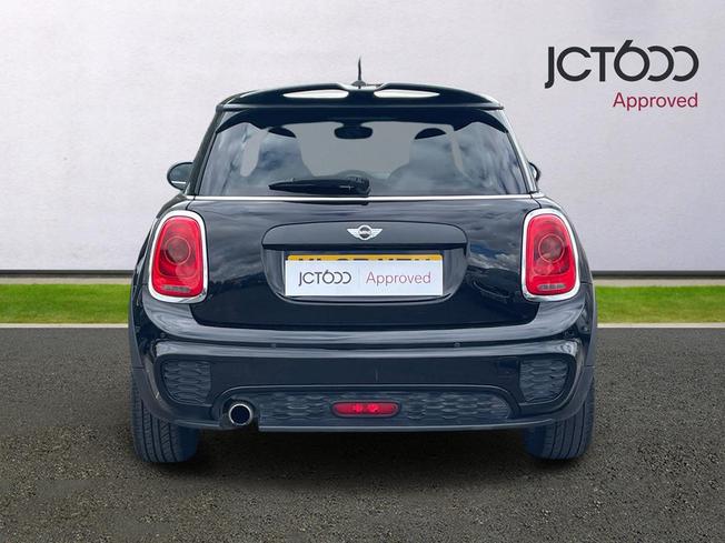 MINI Hatchback Photo 7