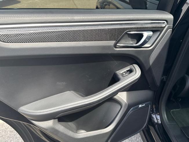 PORSCHE Macan Photo 42
