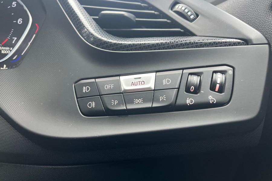 BMW 1 SERIES Photo autoimg-56e16e2d391d1f051d34adaee20ff3b2b29fc636.jpg