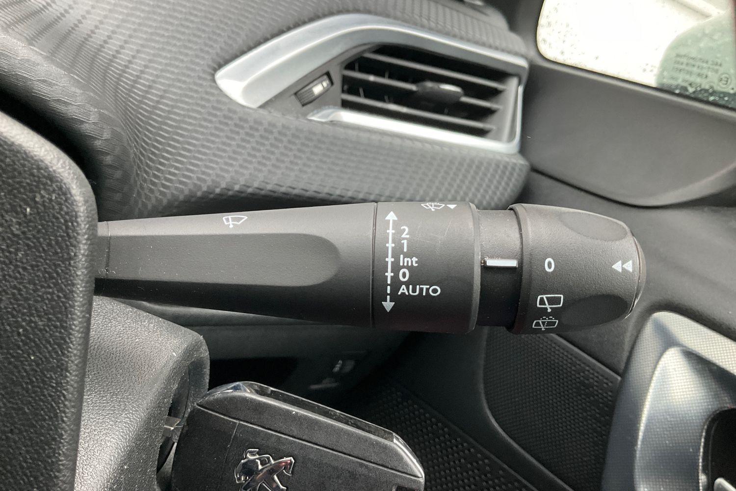Peugeot 2008 Photo 14