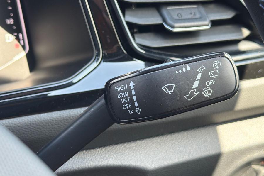 Volkswagen T-ROC Photo autoimg-56e99b5d339376bd9a6a640ee0ccc7845dcb6c96.jpg