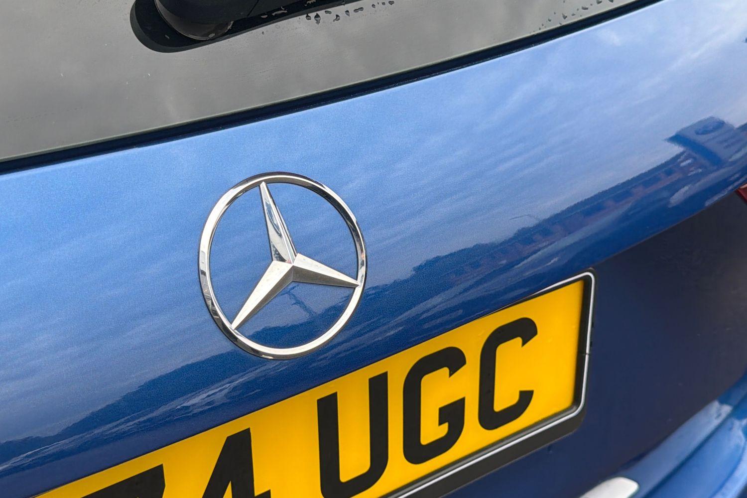 Mercedes-Benz GLA Photo 33